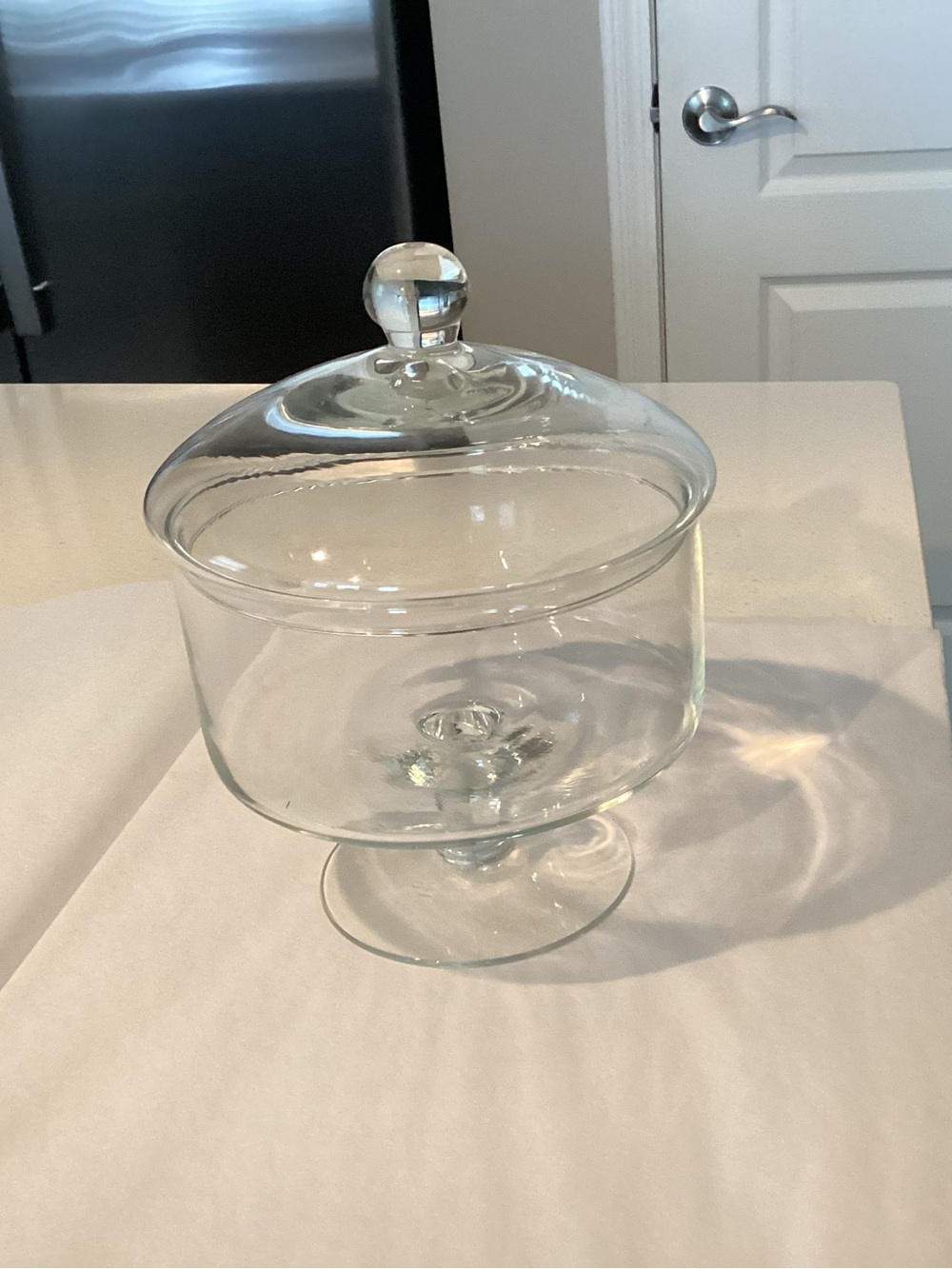 Vtg. Clear Glass Pedestal Apothecary Jar with fitted lid. Excellent condition